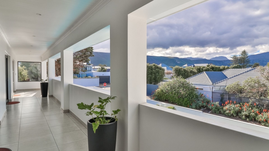 9 Bedroom Property for Sale in Westcliff Western Cape